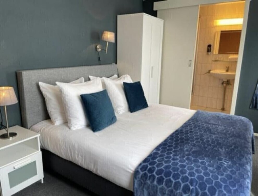 Tweepersoonskamer met eigen badkamer