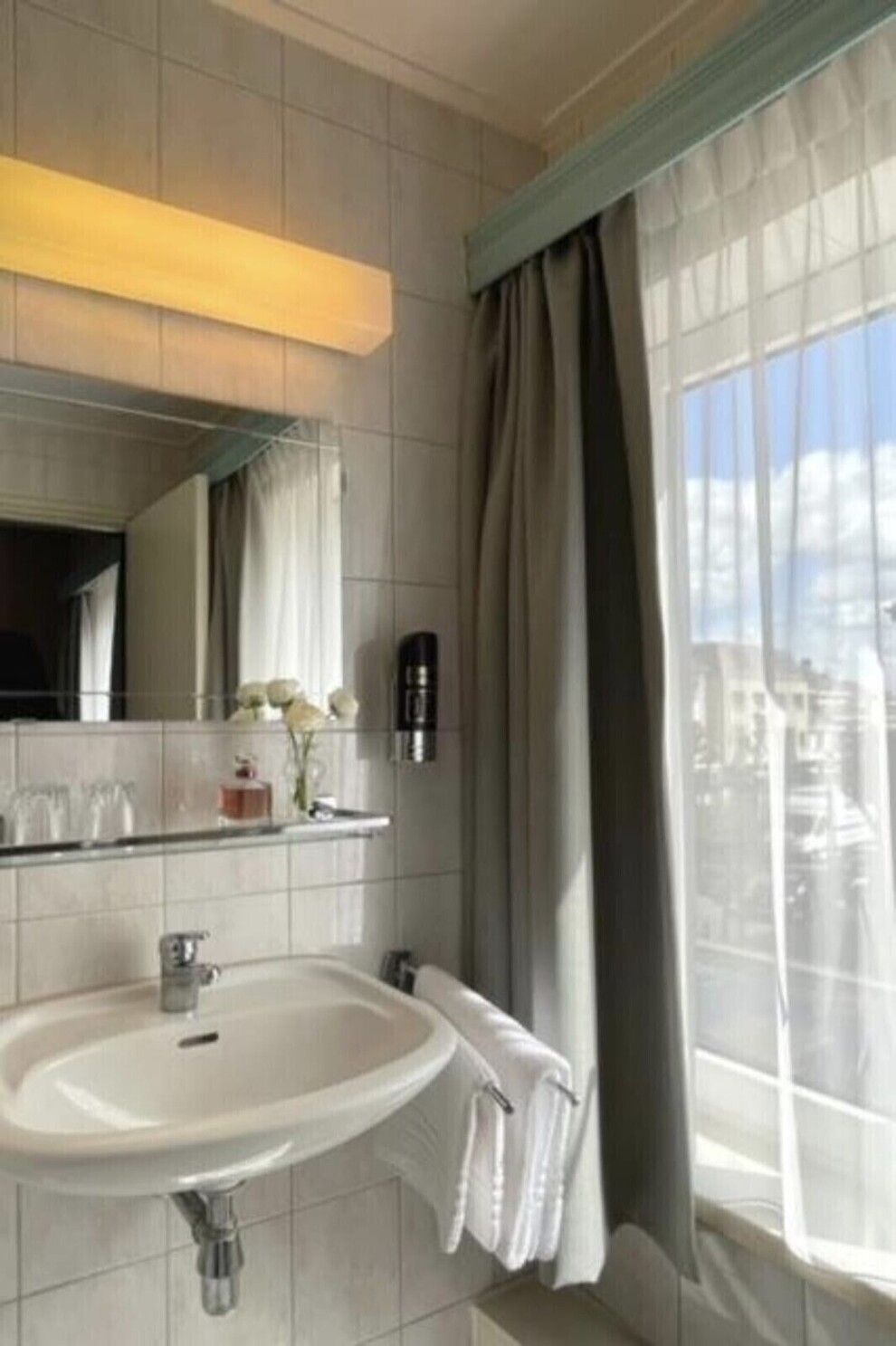 Tweepersoonskamer met eigen externe badkamer